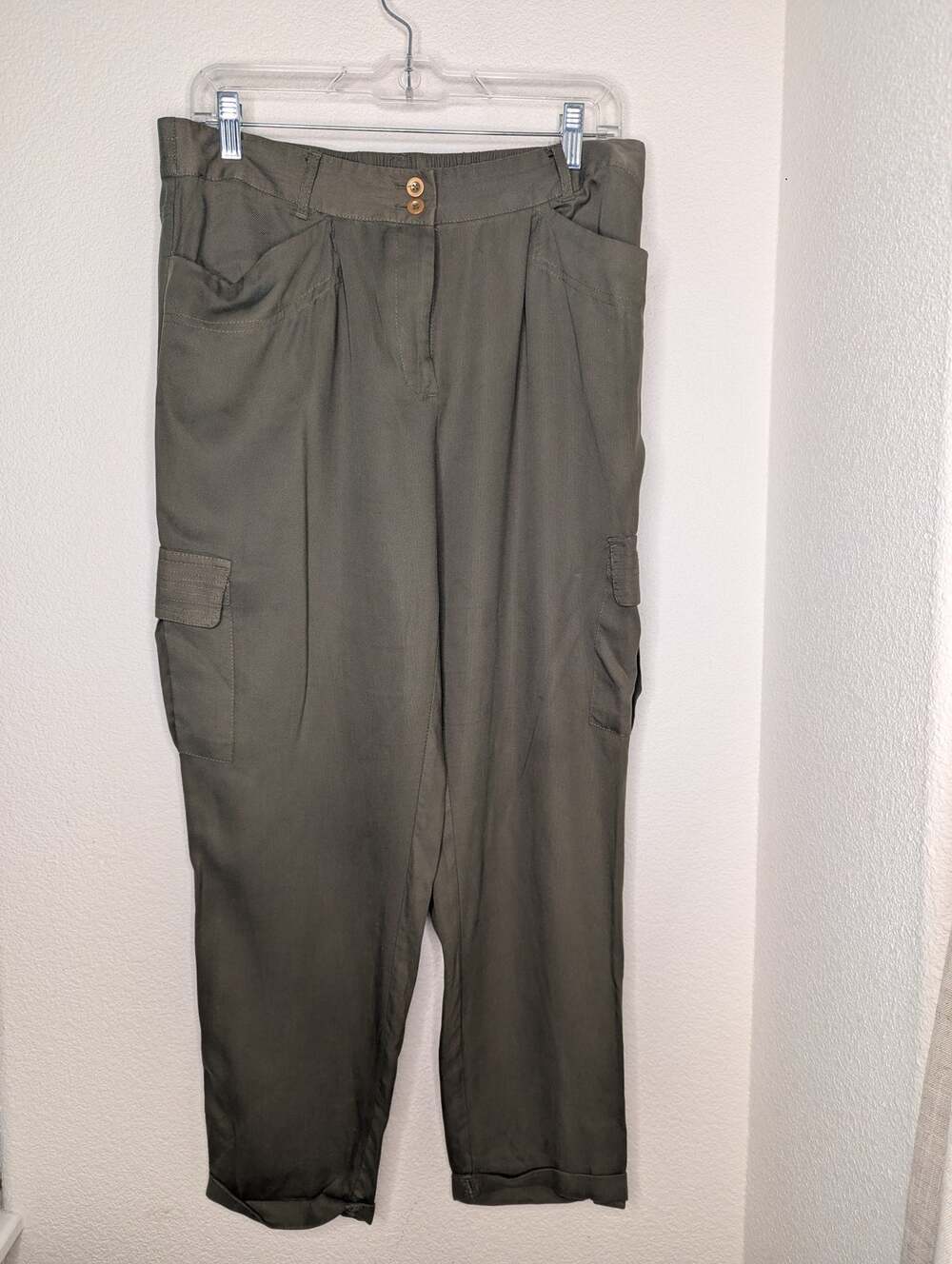 Chicos Women Green Cargo Pants 1M Professional Office Ankle Soft Stretchy Travel